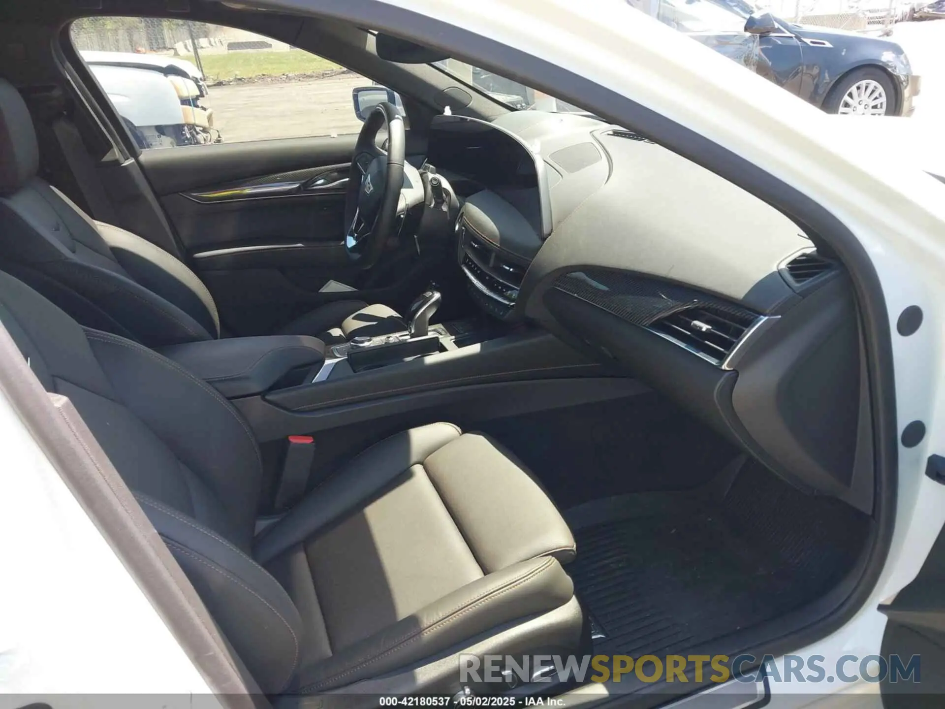 5 fotografías del automóvil dañado 1G6DU5RKXS0113726 CADILLAC CT5 2025