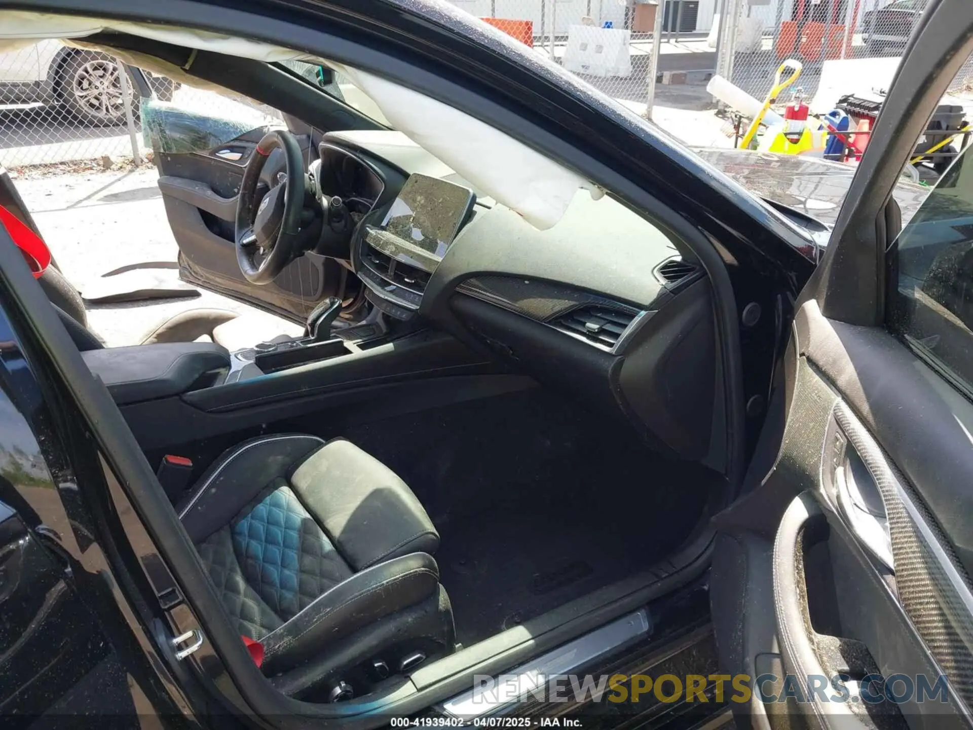 5 fotografías del automóvil dañado 1G6DY5R69P0810643 CADILLAC CT5-V 2023