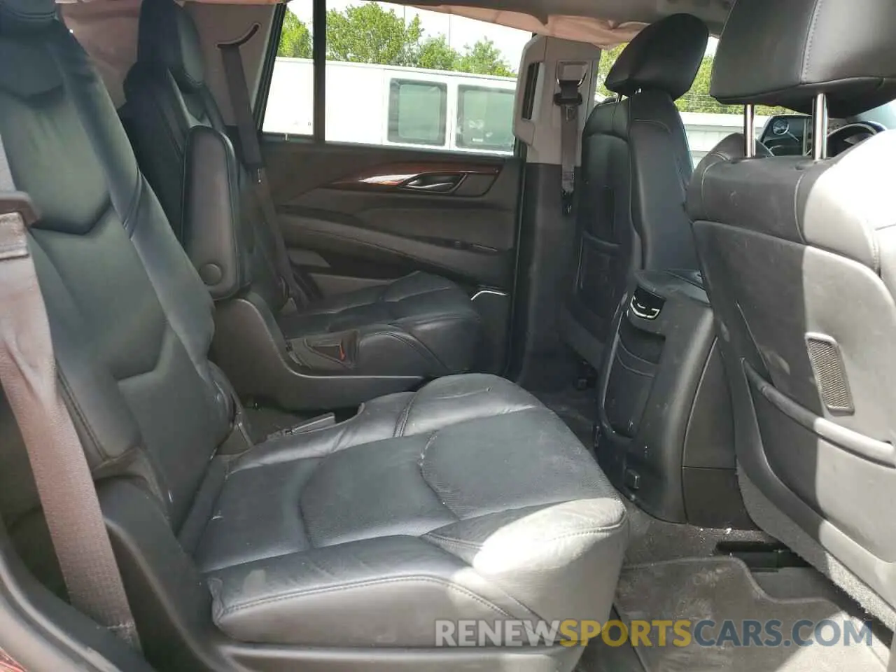 11 fotografías del automóvil dañado 1GYS3AKJ6KR324090 CADILLAC ESCALADE 2019
