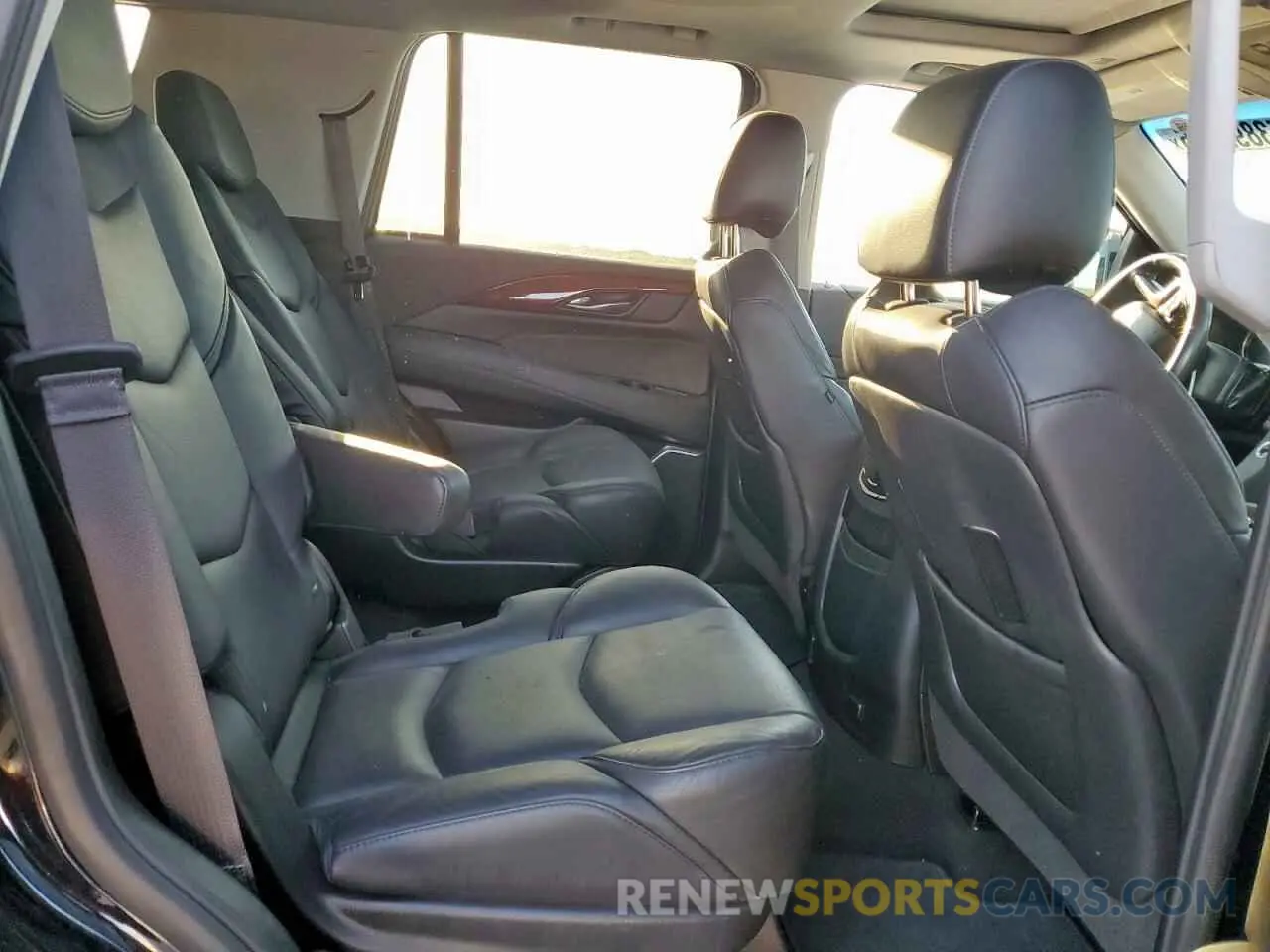 10 fotografías del automóvil dañado 1GYS3BKJ0KR272557 CADILLAC ESCALADE 2019