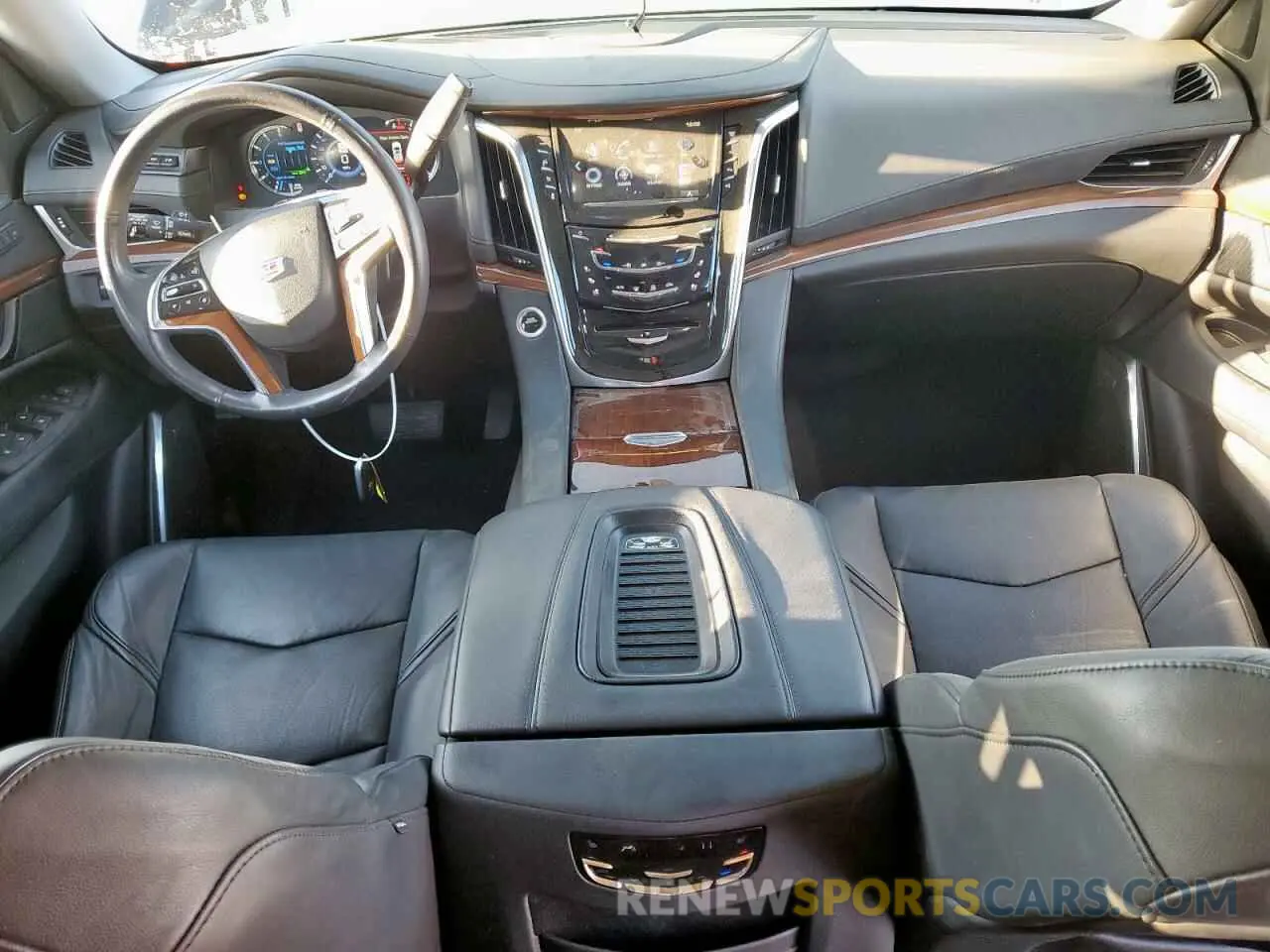 8 fotografías del automóvil dañado 1GYS3BKJ0KR272557 CADILLAC ESCALADE 2019