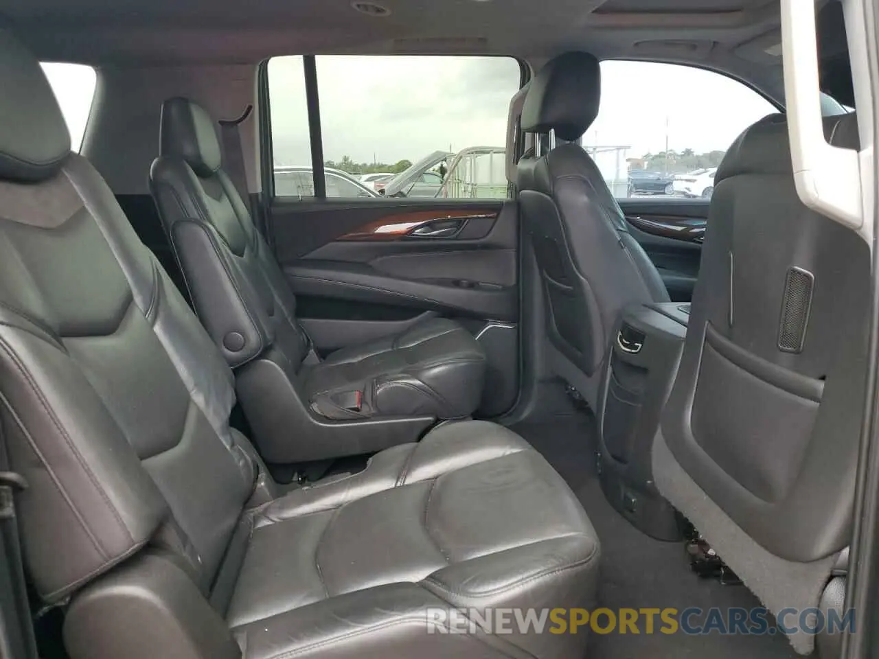 11 fotografías del automóvil dañado 1GYS3HKJ1KR296238 CADILLAC ESCALADE 2019
