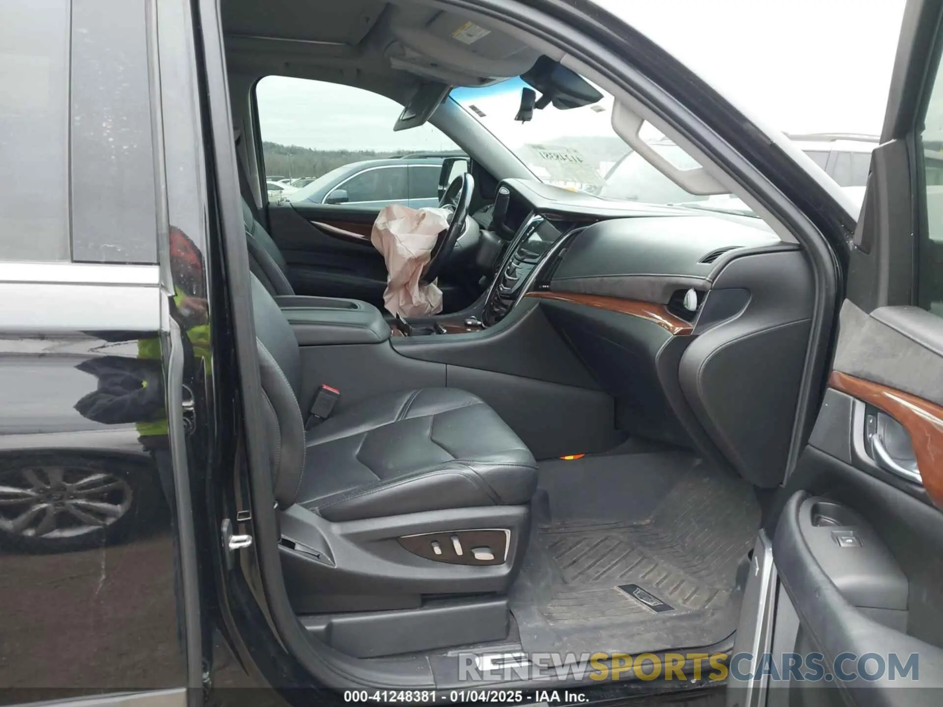 5 fotografías del automóvil dañado 1GYS4BKJ1KR176479 CADILLAC ESCALADE 2019