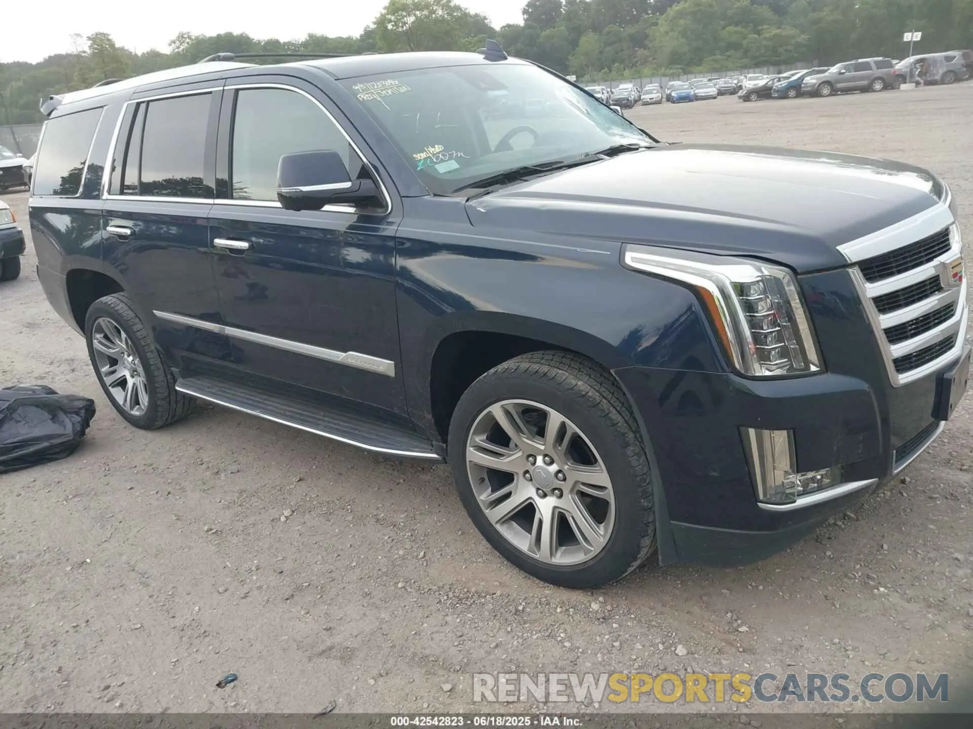 1 fotografías del automóvil dañado 1GYS4BKJ5KR232620 CADILLAC ESCALADE 2019
