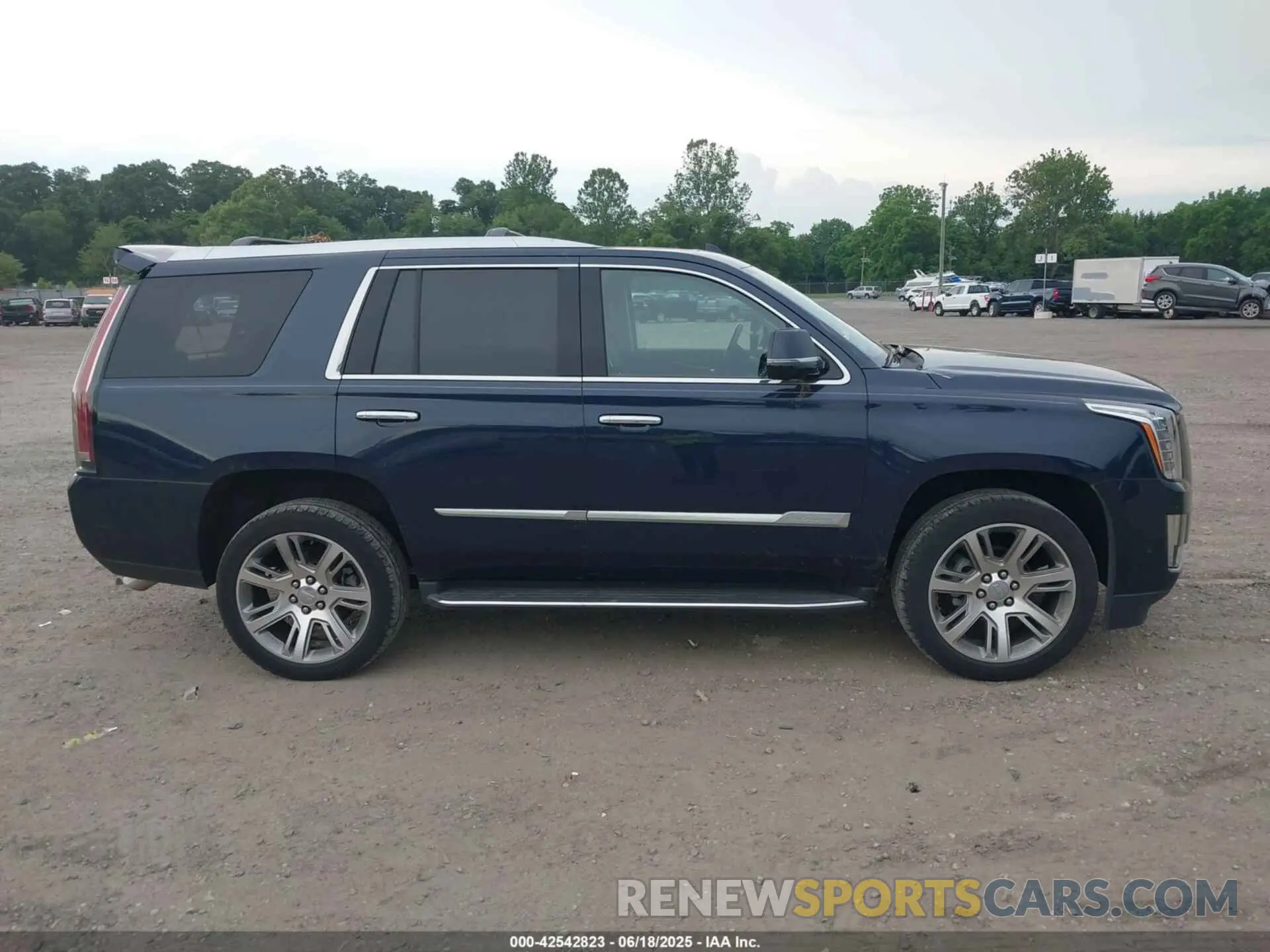 13 fotografías del automóvil dañado 1GYS4BKJ5KR232620 CADILLAC ESCALADE 2019