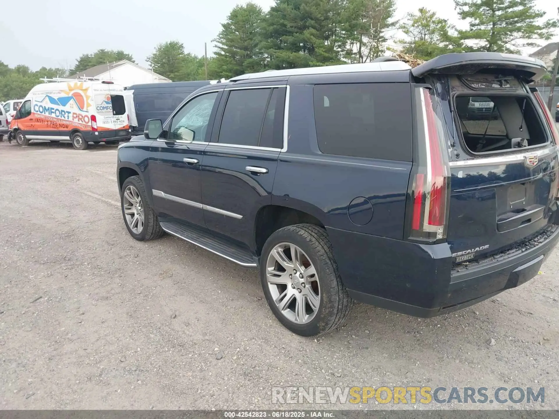3 fotografías del automóvil dañado 1GYS4BKJ5KR232620 CADILLAC ESCALADE 2019