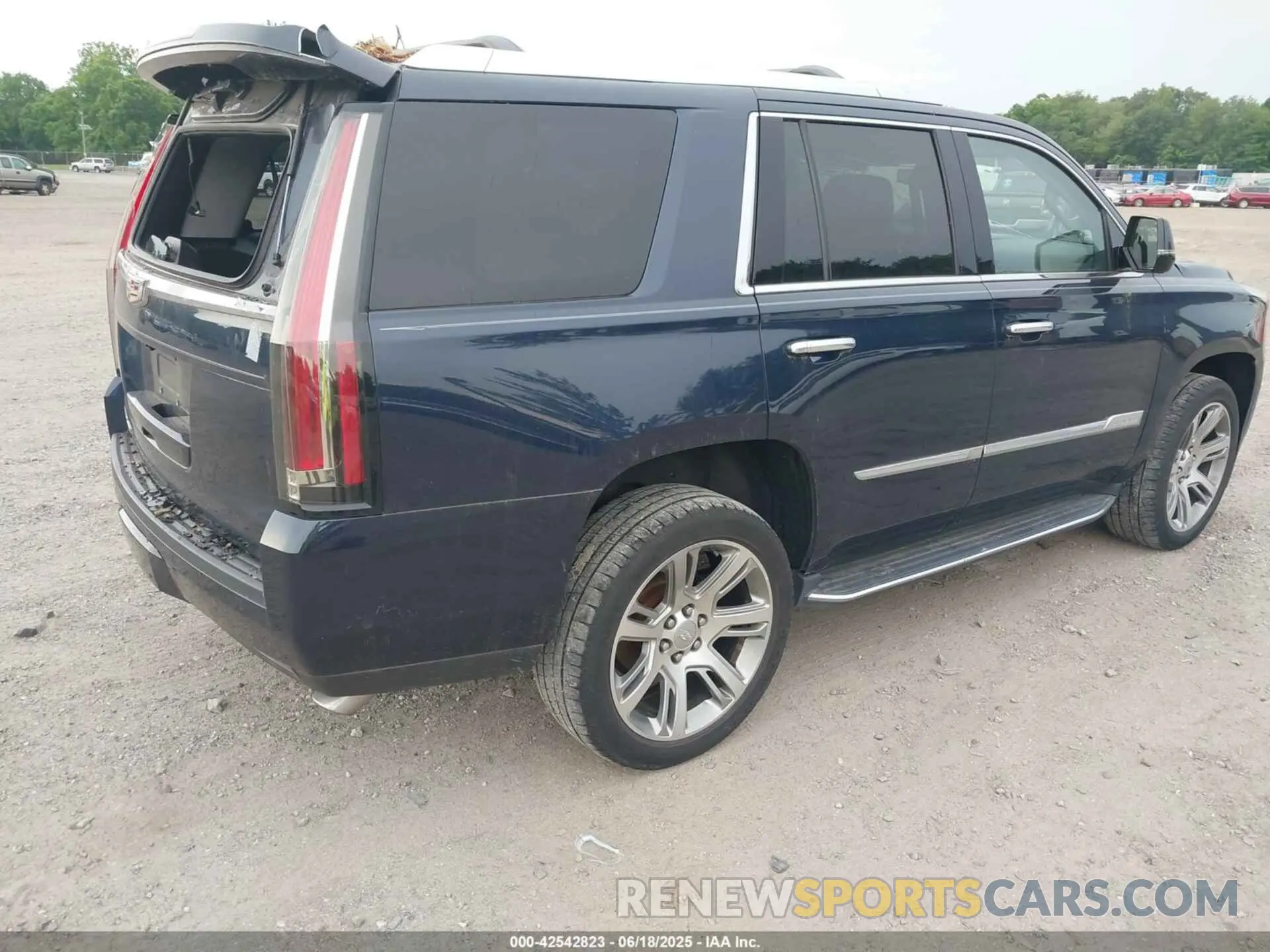 4 fotografías del automóvil dañado 1GYS4BKJ5KR232620 CADILLAC ESCALADE 2019