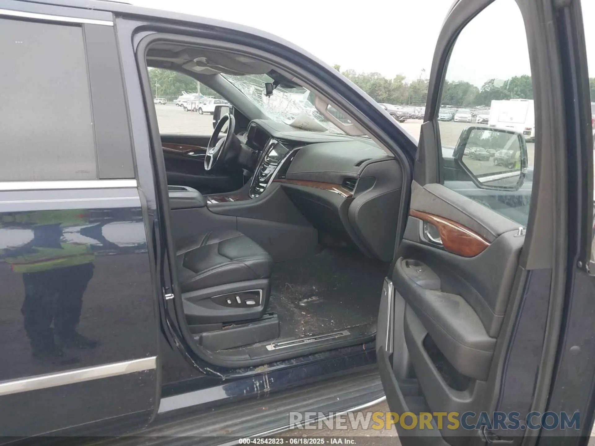 5 fotografías del automóvil dañado 1GYS4BKJ5KR232620 CADILLAC ESCALADE 2019