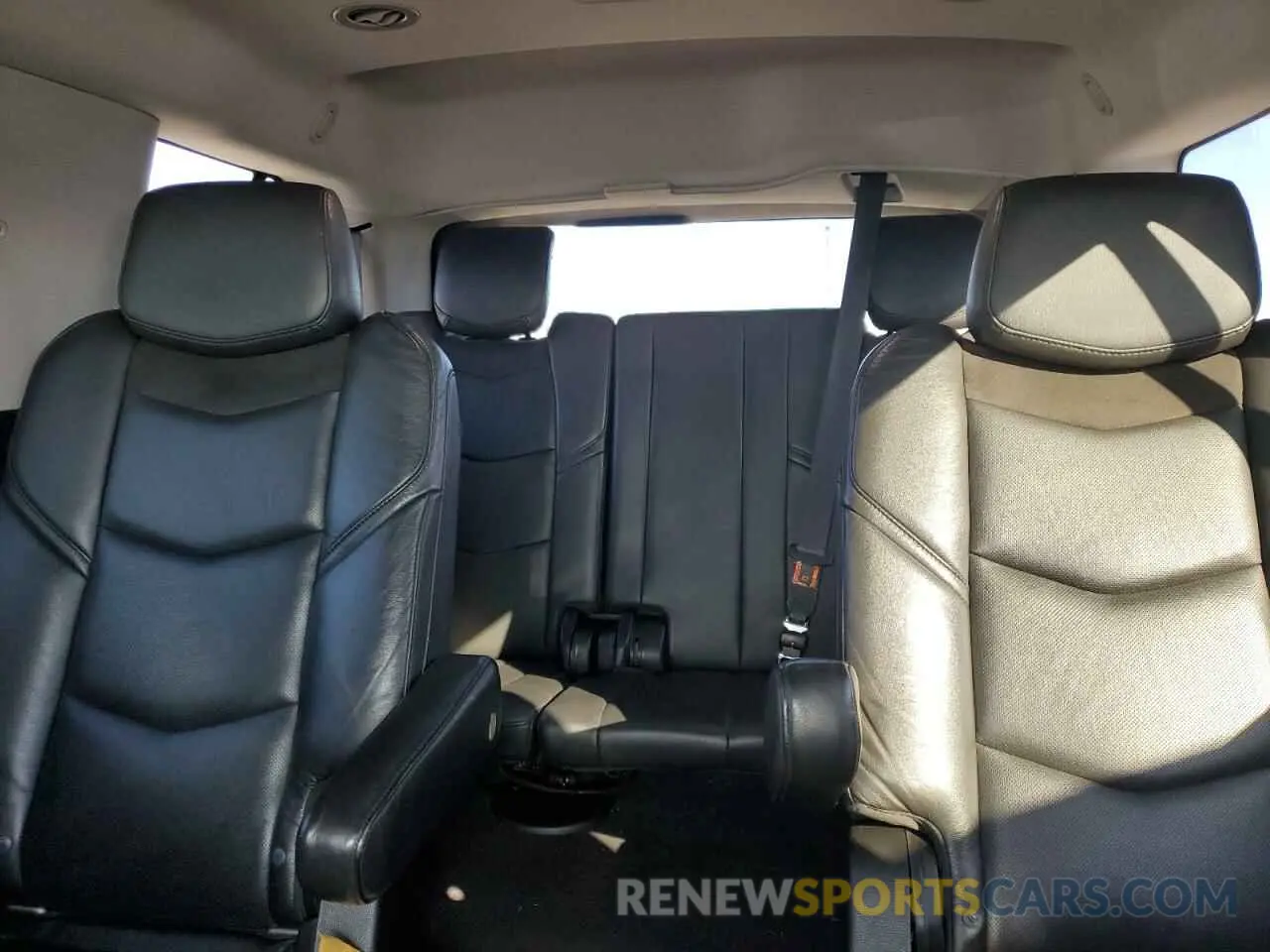 10 fotografías del automóvil dañado 1GYS4CKJ2KR305030 CADILLAC ESCALADE 2019
