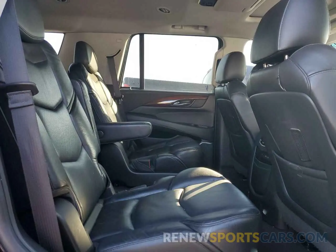 11 fotografías del automóvil dañado 1GYS4CKJ2KR305030 CADILLAC ESCALADE 2019