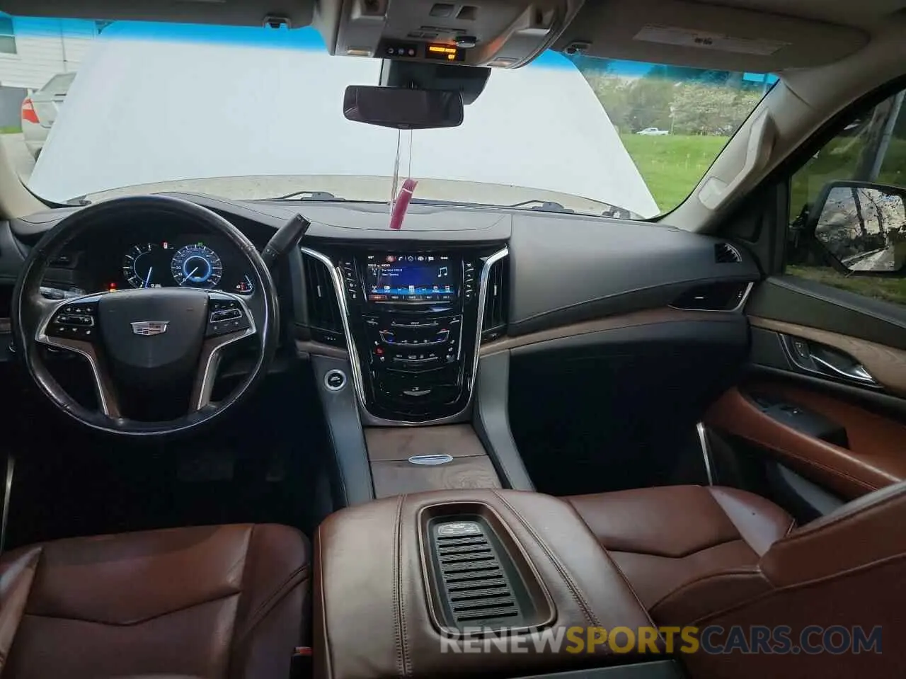 9 fotografías del automóvil dañado 1GYS4CKJ6KR175673 CADILLAC ESCALADE 2019