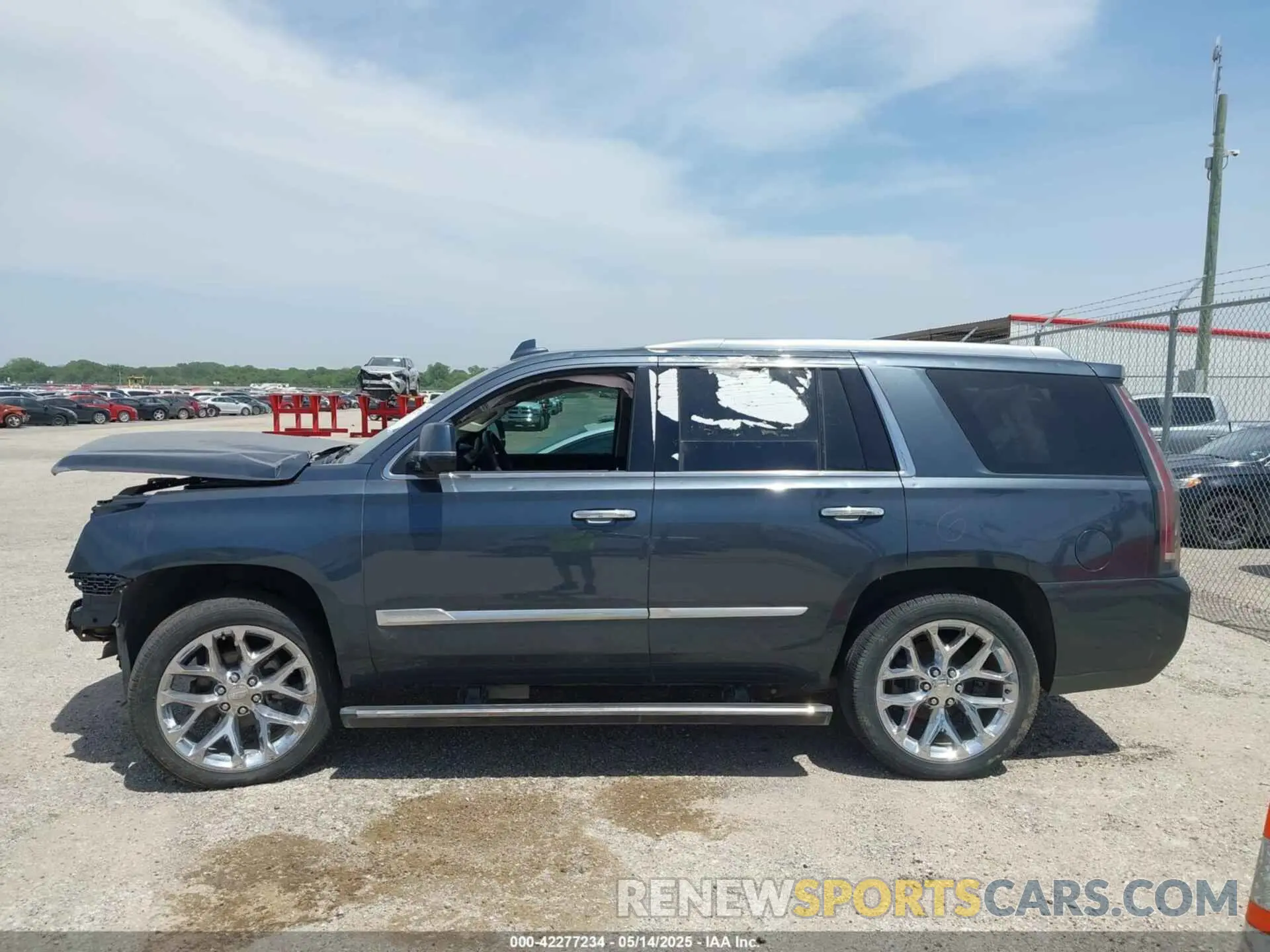 14 fotografías del automóvil dañado 1GYS4CKJ8KR132419 CADILLAC ESCALADE 2019