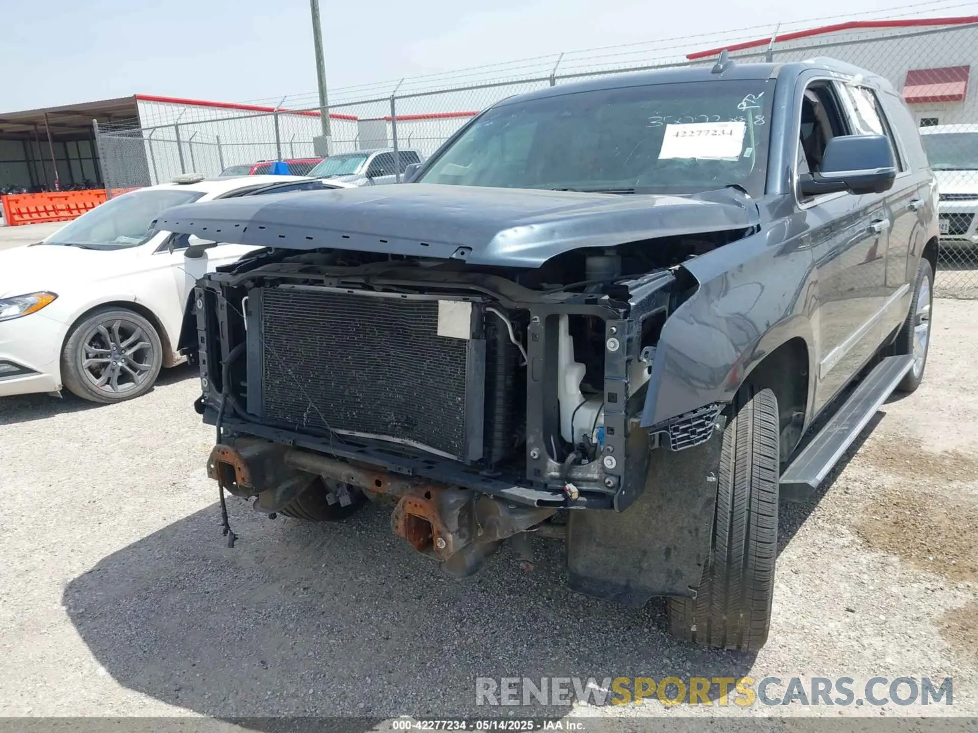 2 fotografías del automóvil dañado 1GYS4CKJ8KR132419 CADILLAC ESCALADE 2019
