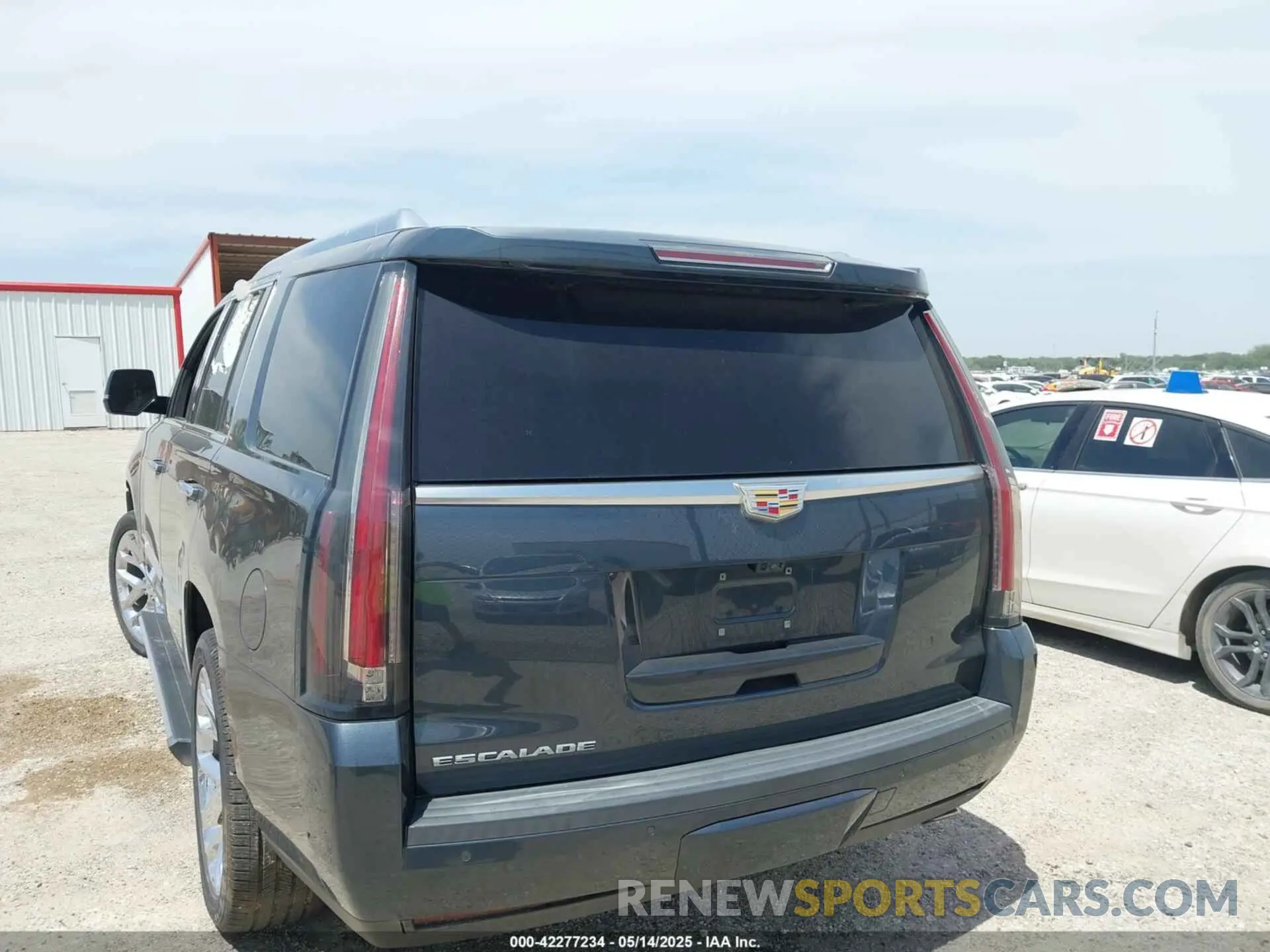 3 fotografías del automóvil dañado 1GYS4CKJ8KR132419 CADILLAC ESCALADE 2019