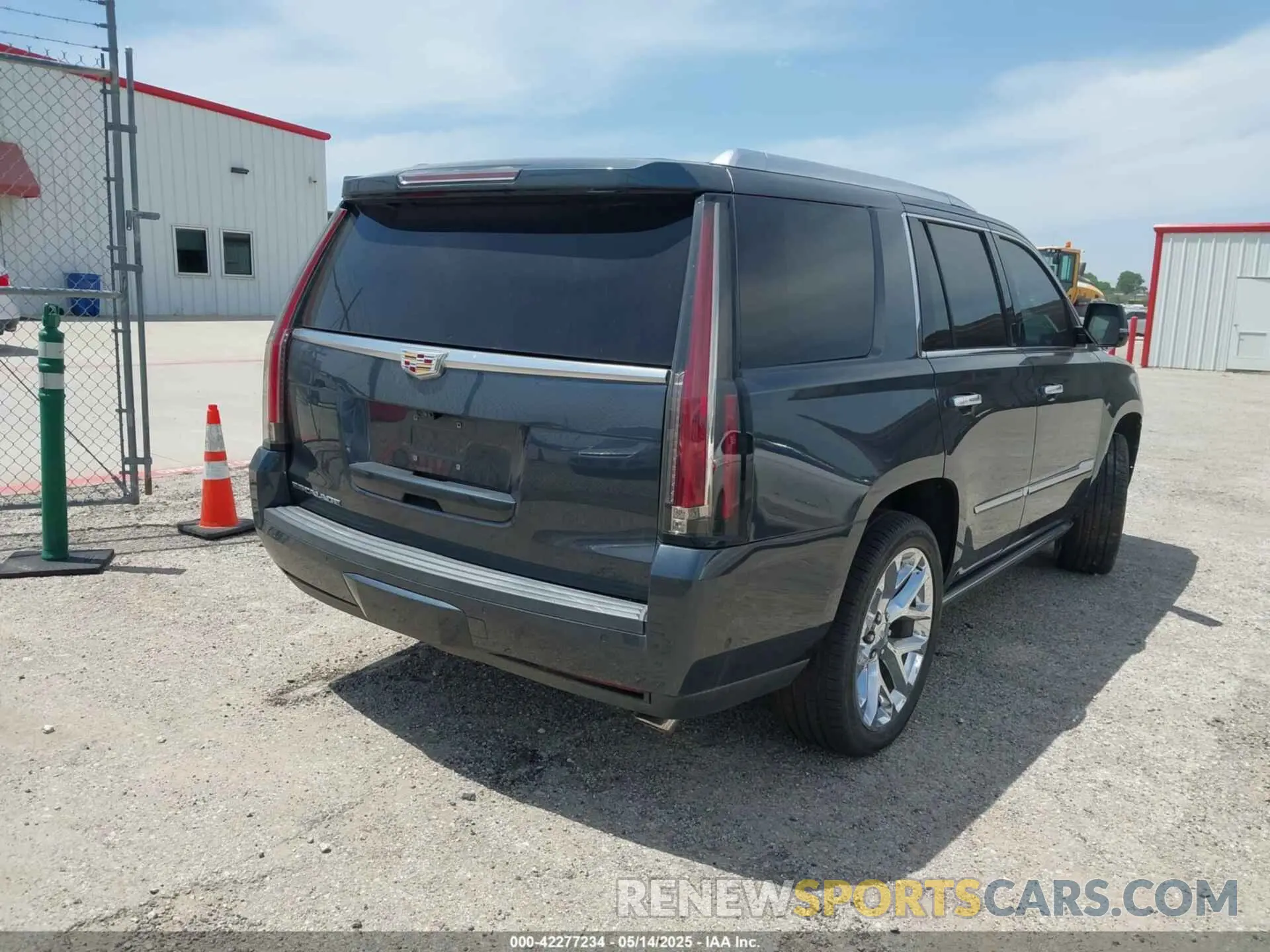 4 fotografías del automóvil dañado 1GYS4CKJ8KR132419 CADILLAC ESCALADE 2019