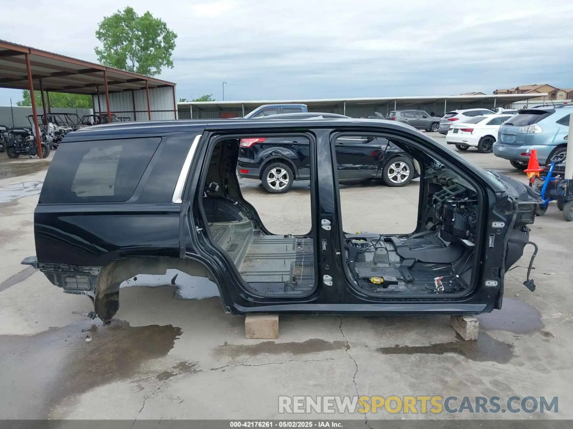 12 fotografías del automóvil dañado 1GYS4DKJ2KR331620 CADILLAC ESCALADE 2019