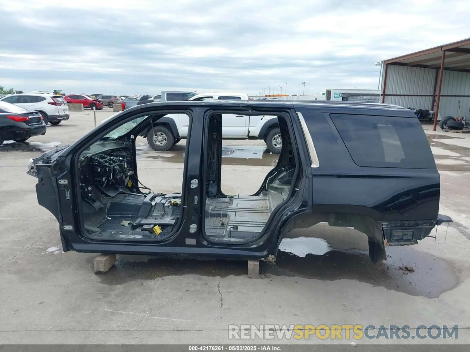 13 fotografías del automóvil dañado 1GYS4DKJ2KR331620 CADILLAC ESCALADE 2019