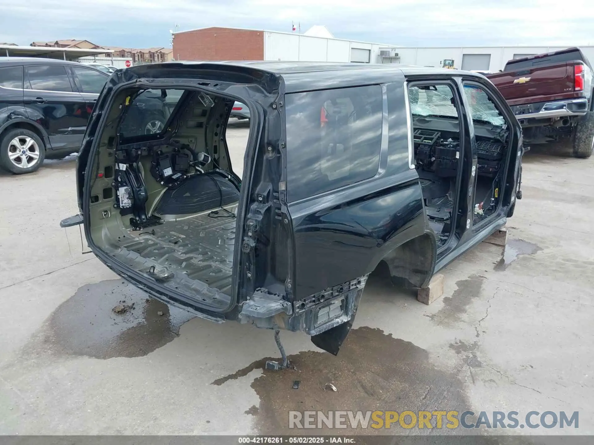 4 fotografías del automóvil dañado 1GYS4DKJ2KR331620 CADILLAC ESCALADE 2019