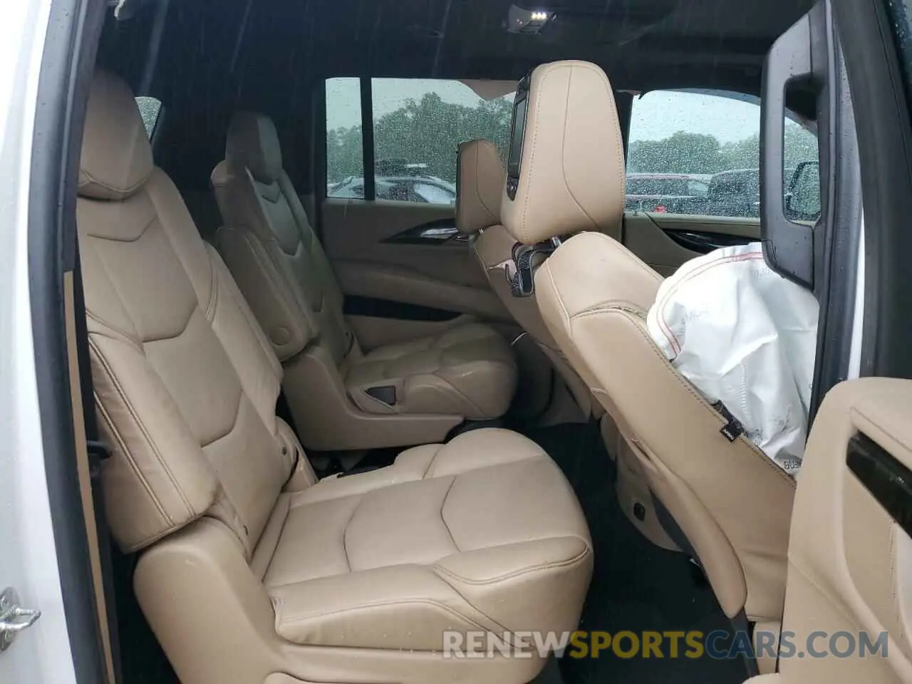 11 fotografías del automóvil dañado 1GYS4KKJ0KR355581 CADILLAC ESCALADE 2019