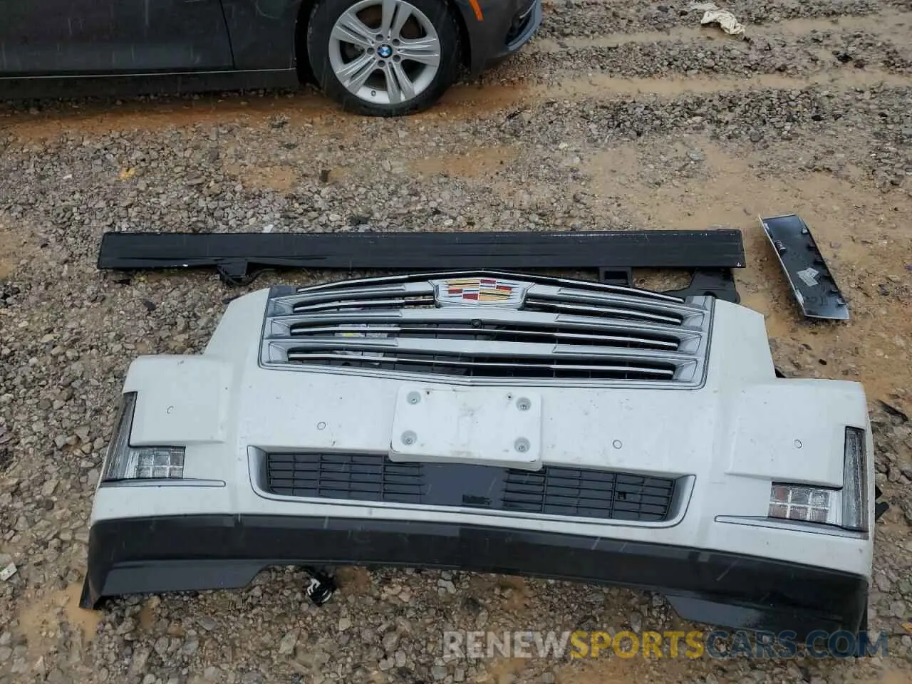 13 fotografías del automóvil dañado 1GYS4KKJ0KR355581 CADILLAC ESCALADE 2019