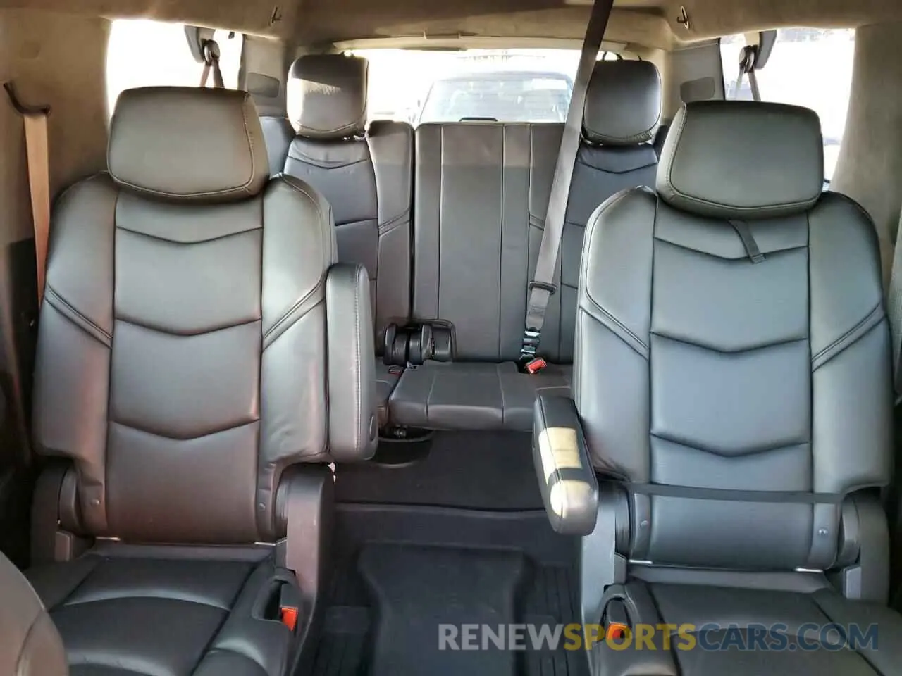 10 fotografías del automóvil dañado 1GYS4KKJ4KR296244 CADILLAC ESCALADE 2019