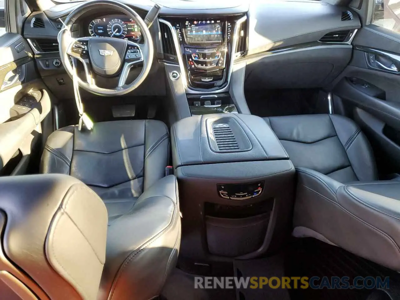8 fotografías del automóvil dañado 1GYS4KKJ4KR296244 CADILLAC ESCALADE 2019