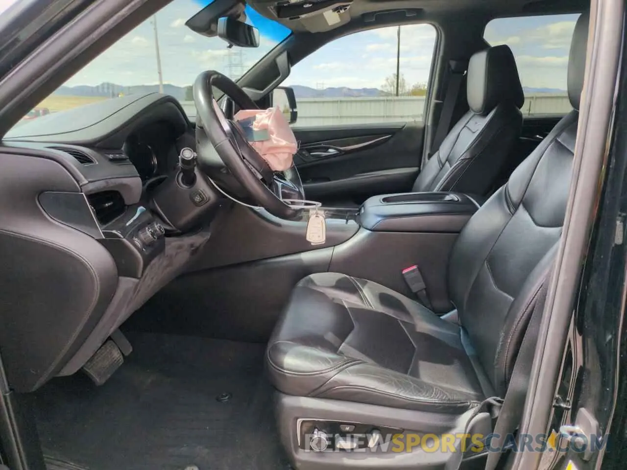7 fotografías del automóvil dañado 1GYS4KKJ5KR105799 CADILLAC ESCALADE 2019