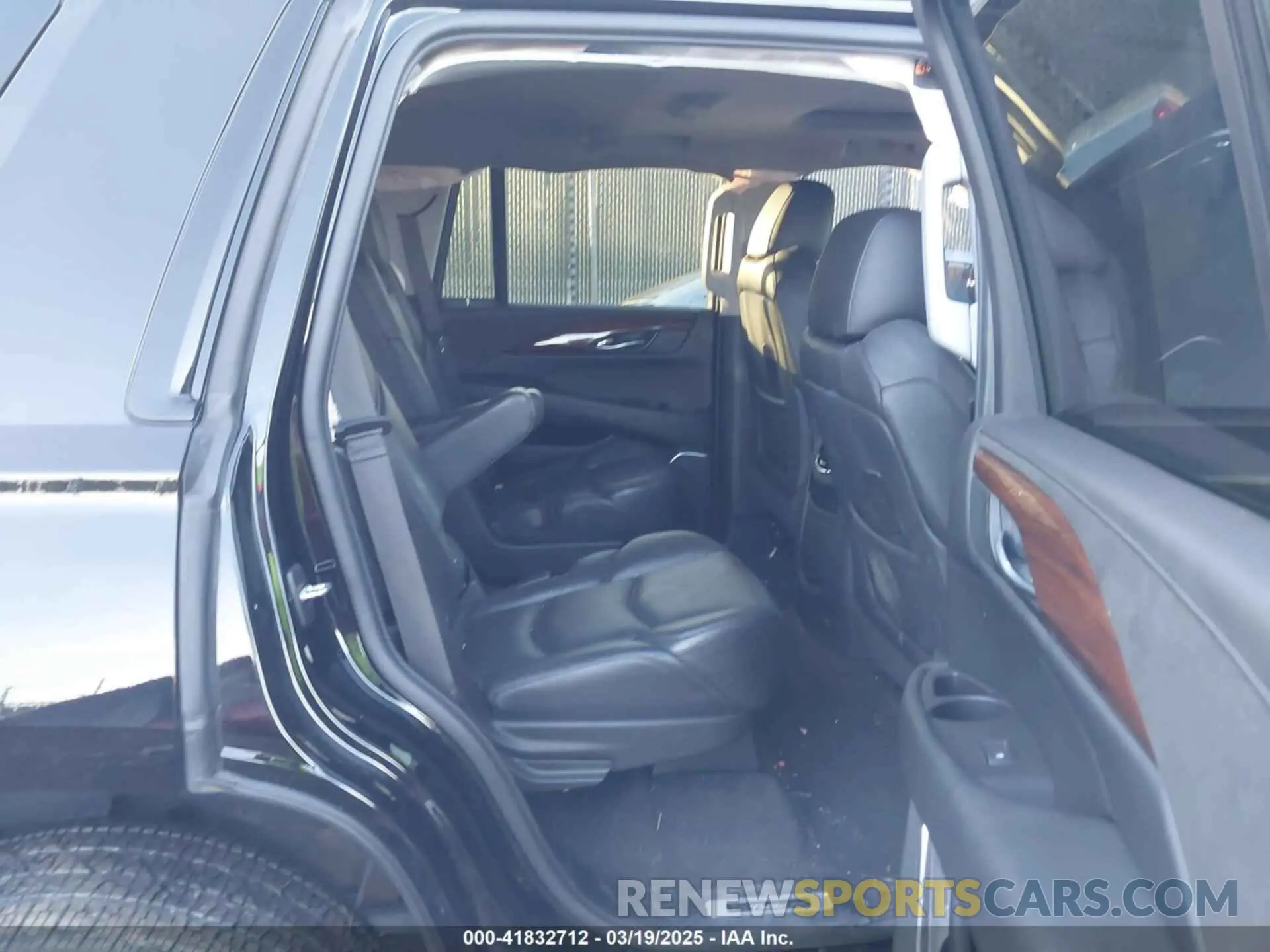 8 fotografías del automóvil dañado 1GYS4BKJ4LR240371 CADILLAC ESCALADE 2020