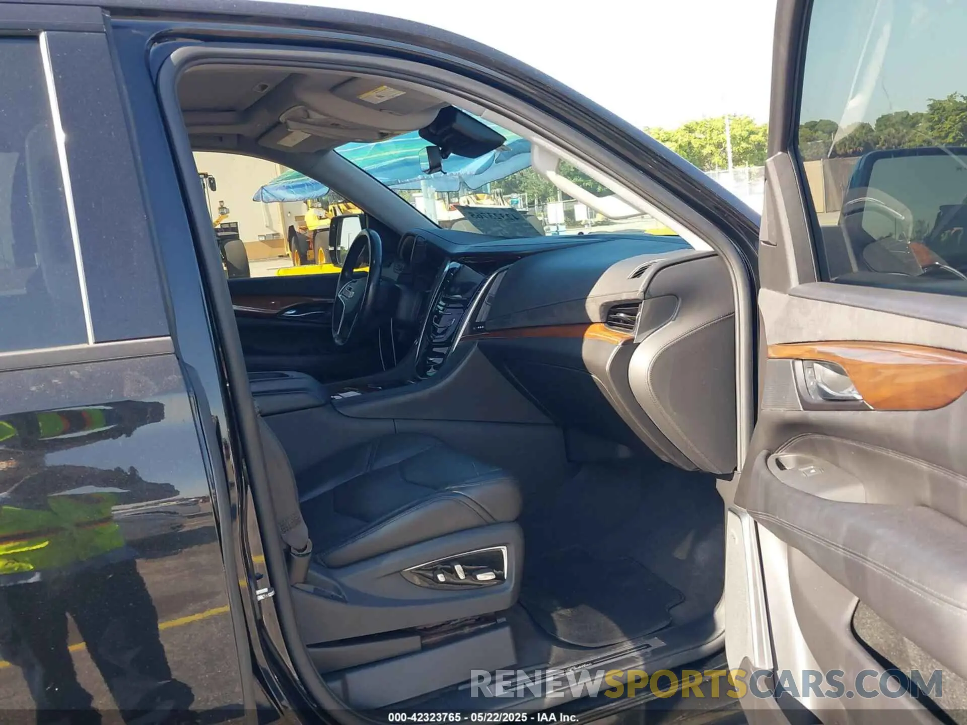 5 fotografías del automóvil dañado 1GYS4BKJ9LR287363 CADILLAC ESCALADE 2020