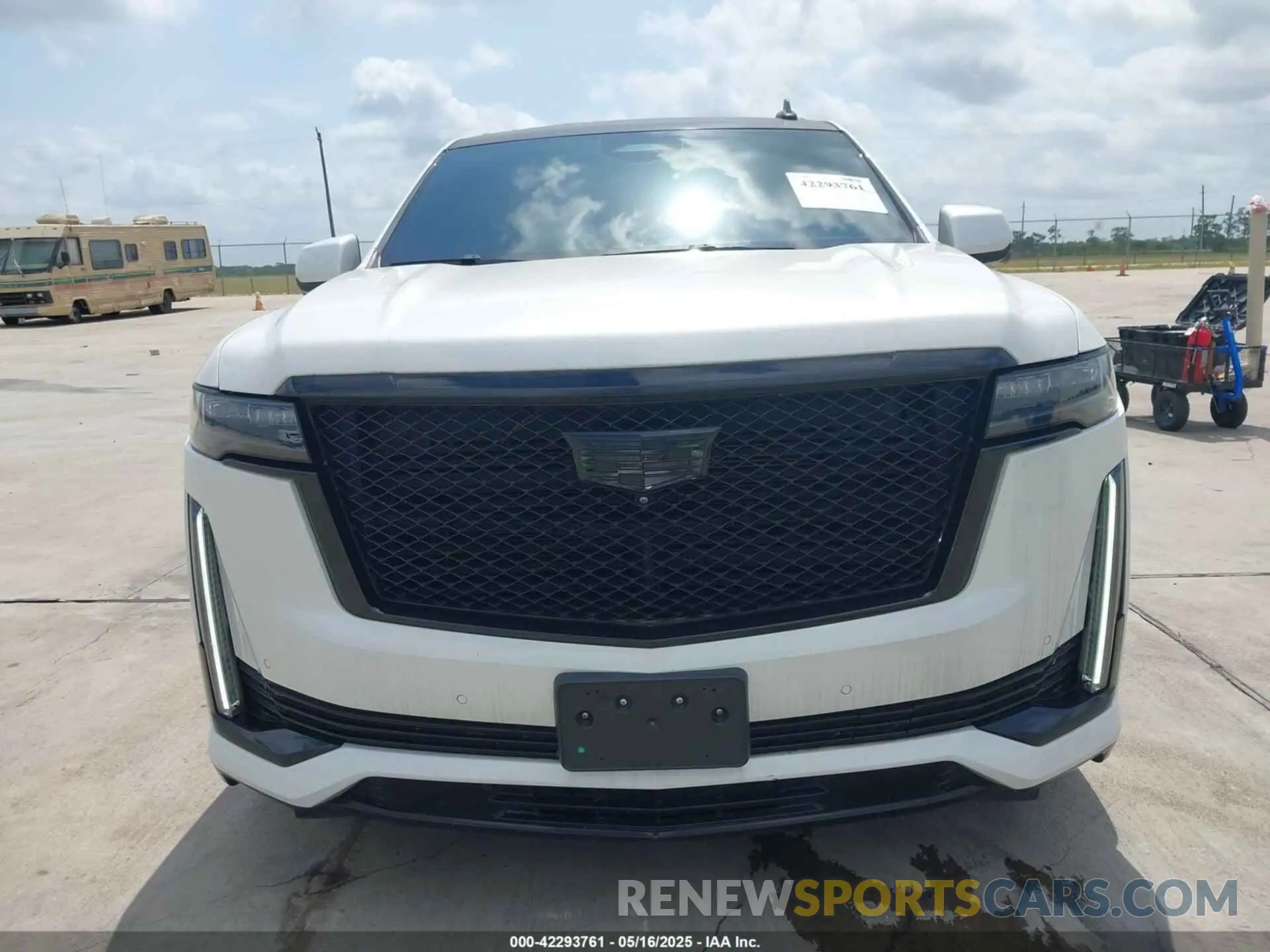 12 fotografías del automóvil dañado 1GYS3FKLXMR339659 CADILLAC ESCALADE 2021