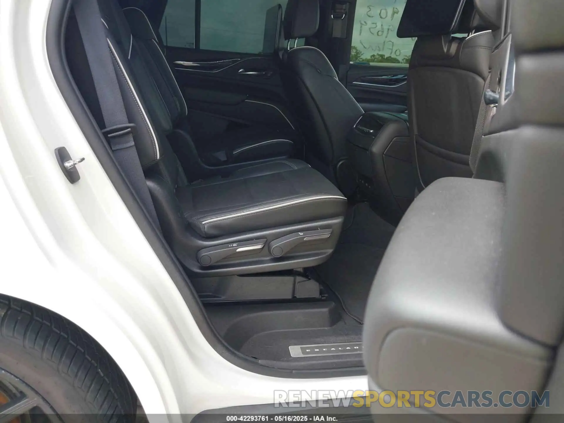 8 fotografías del automóvil dañado 1GYS3FKLXMR339659 CADILLAC ESCALADE 2021