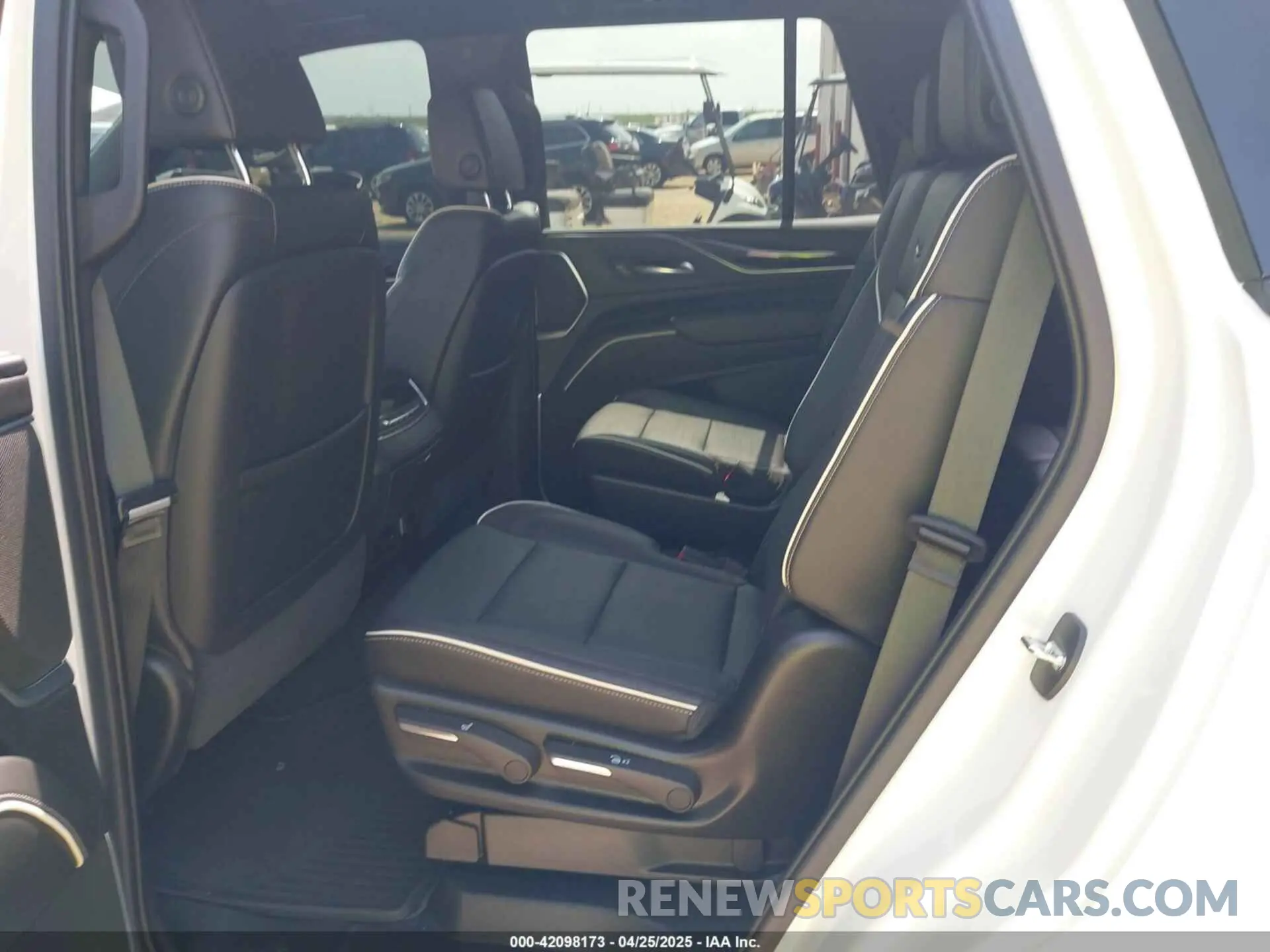 8 fotografías del automóvil dañado 1GYS4FKL9MR204895 CADILLAC ESCALADE 2021