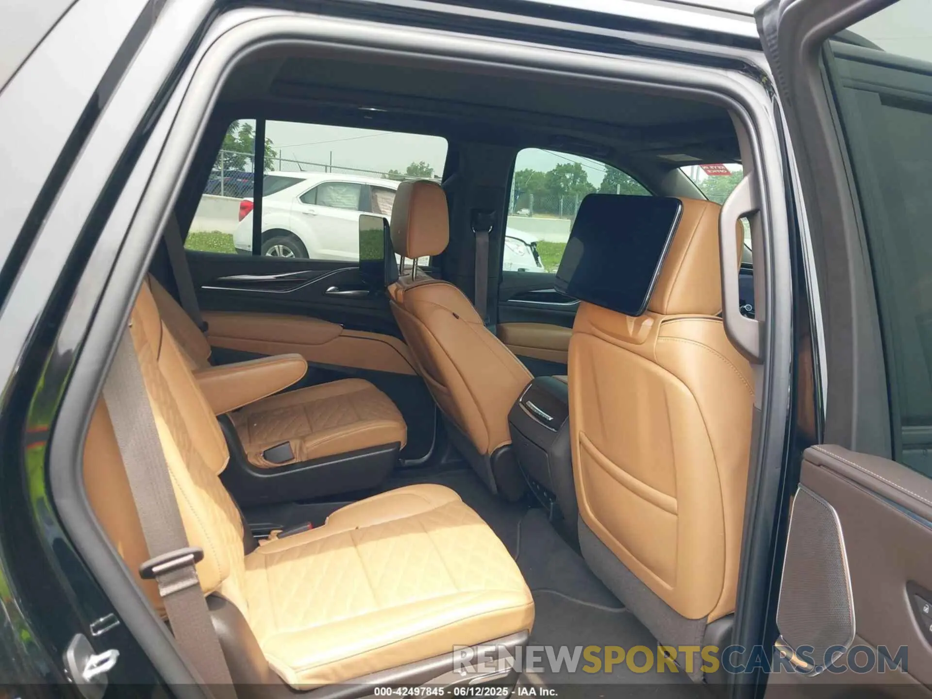 8 fotografías del automóvil dañado 1GYS4FKLXMR194152 CADILLAC ESCALADE 2021