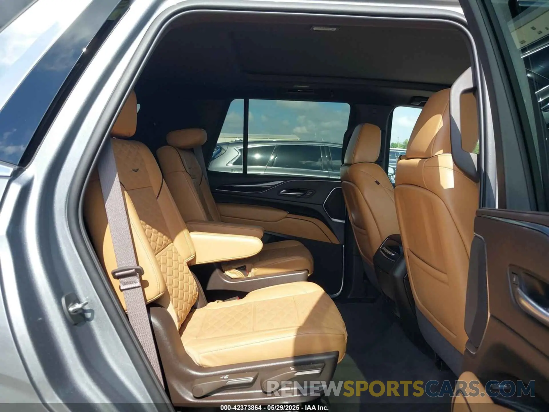 8 fotografías del automóvil dañado 1GYS3BKL9NR265600 CADILLAC ESCALADE 2022