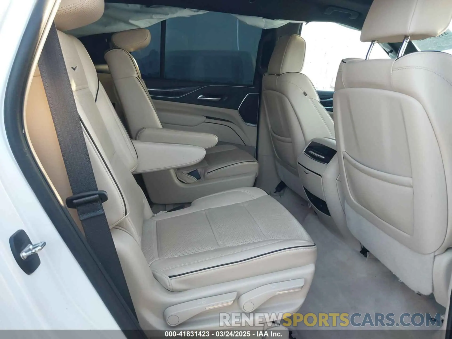 8 fotografías del automóvil dañado 1GYS4BKLXNR162960 CADILLAC ESCALADE 2022