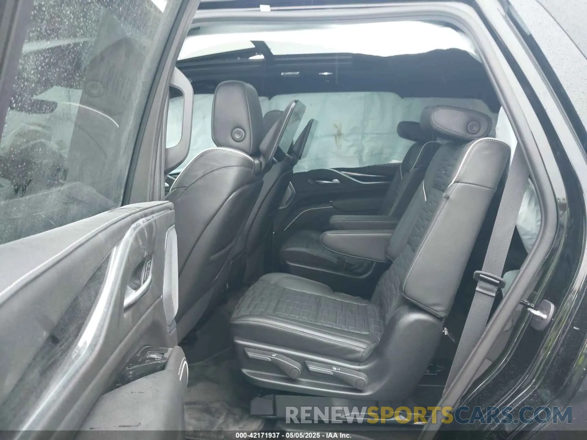 8 fotografías del automóvil dañado 1GYS4HK97PR524995 CADILLAC ESCALADE 2023