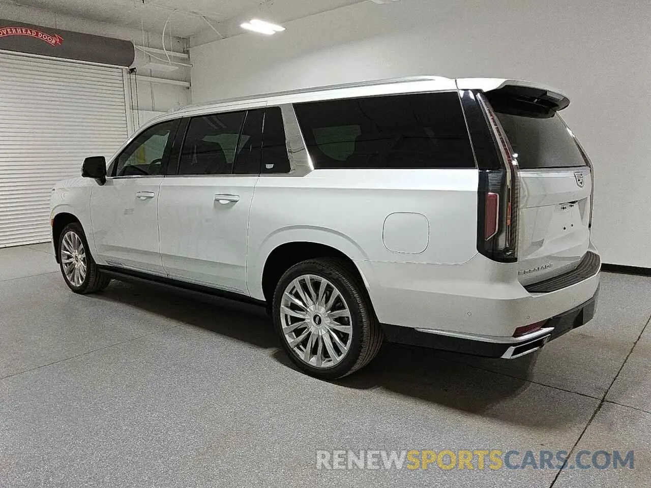 2 fotografías del automóvil dañado 1GYS4LKL0RR150621 CADILLAC ESCALADE 2024