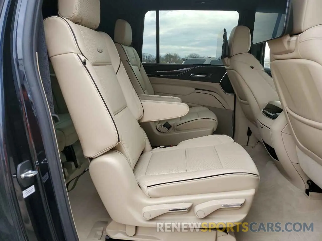 11 fotografías del automóvil dañado 1GYS4LKL6RR256491 CADILLAC ESCALADE 2024
