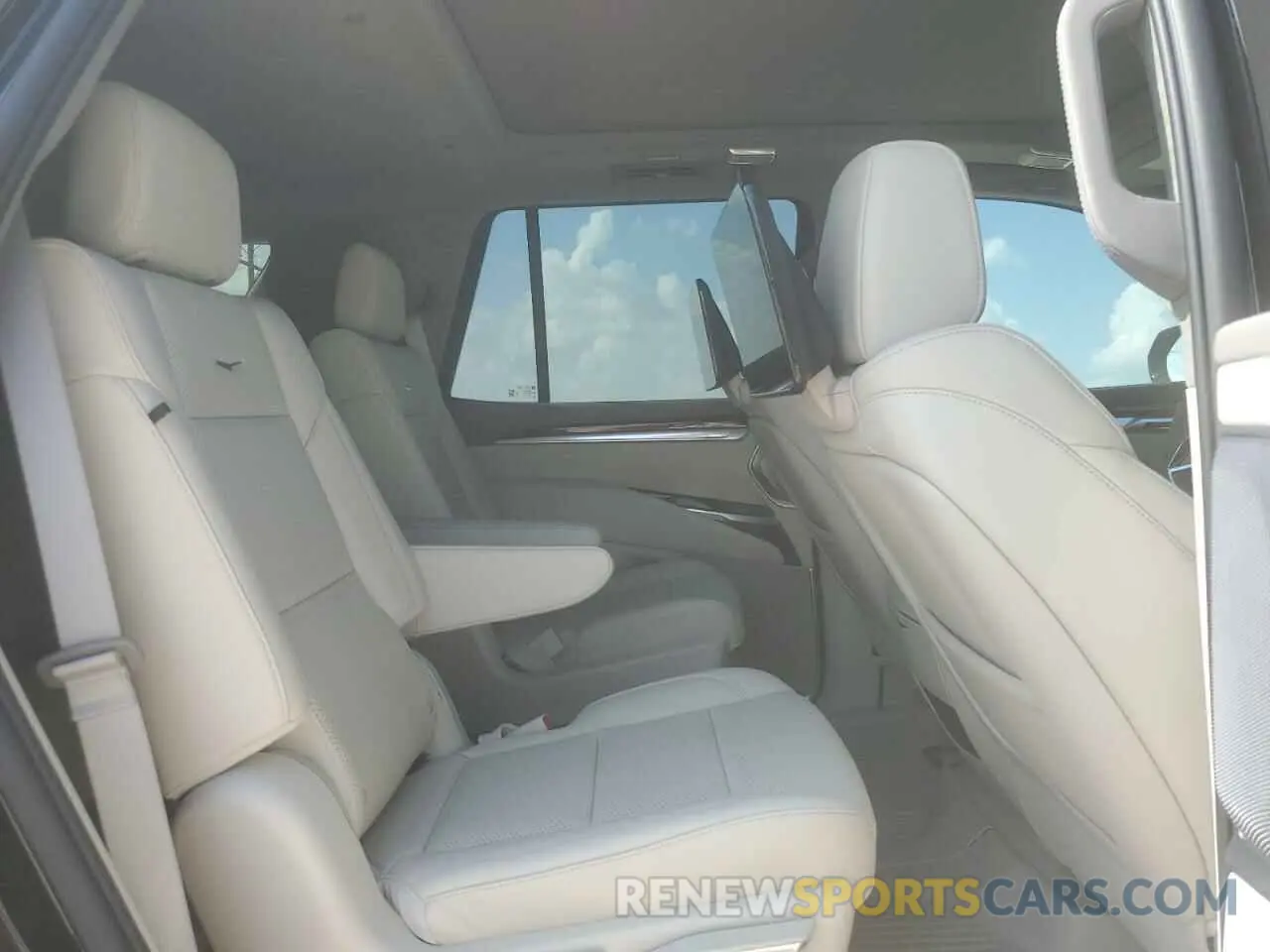 11 fotografías del automóvil dañado 1GYS9GRL2SR150916 CADILLAC ESCALADE 2025