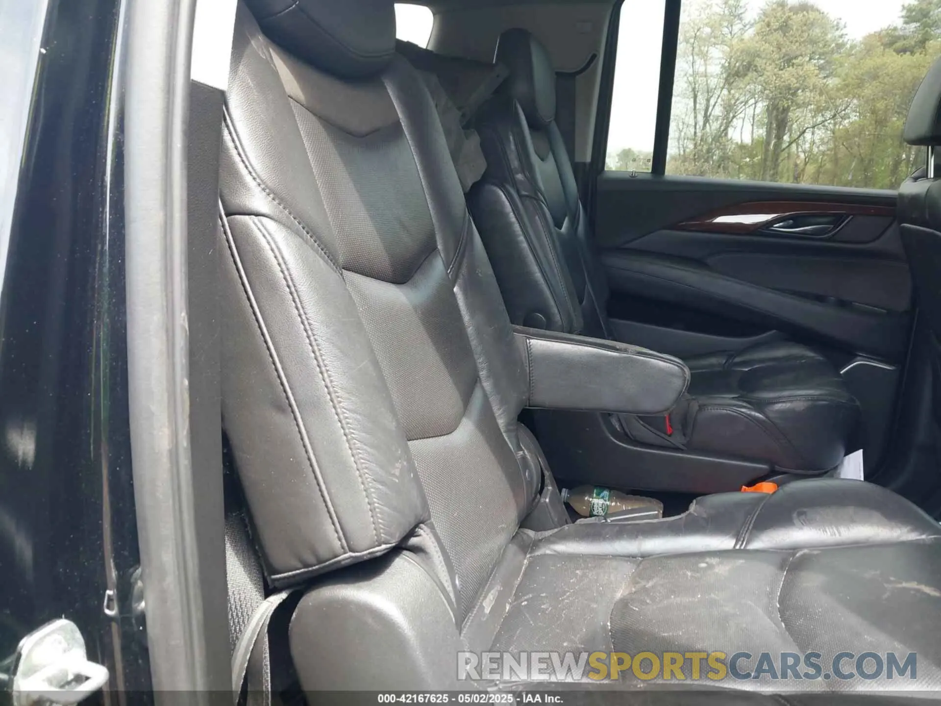 8 fotografías del automóvil dañado 1GYS4HKJ2KR127777 CADILLAC ESCALADE ESV 2019