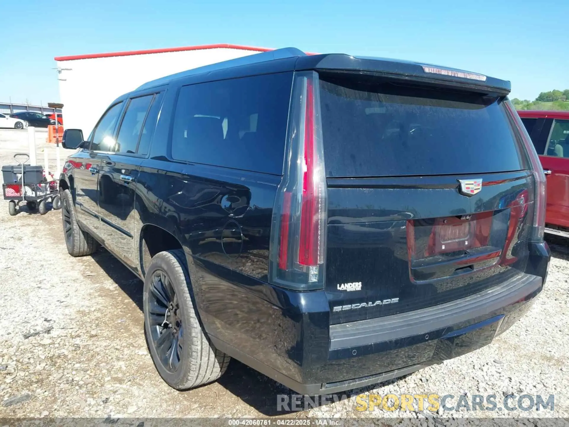 3 fotografías del automóvil dañado 1GYS4HKJXKR389014 CADILLAC ESCALADE ESV 2019