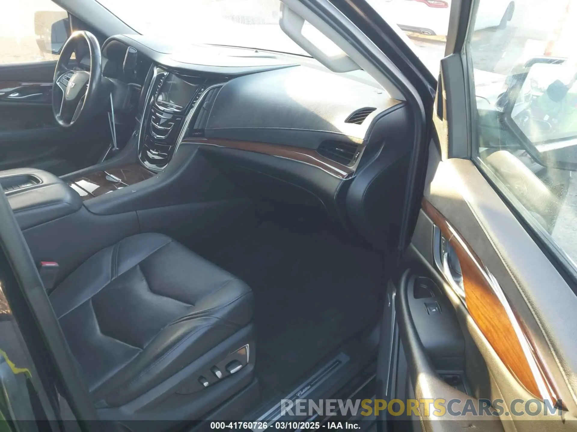 5 fotografías del automóvil dañado 1GYS3GKJ8LR232693 CADILLAC ESCALADE ESV 2020