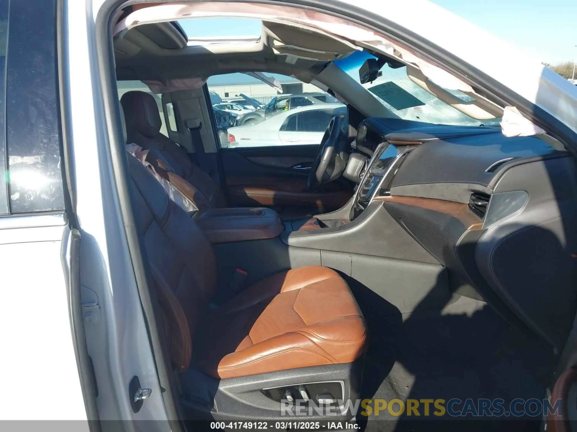 5 fotografías del automóvil dañado 1GYS3HKJ9LR130423 CADILLAC ESCALADE ESV 2020