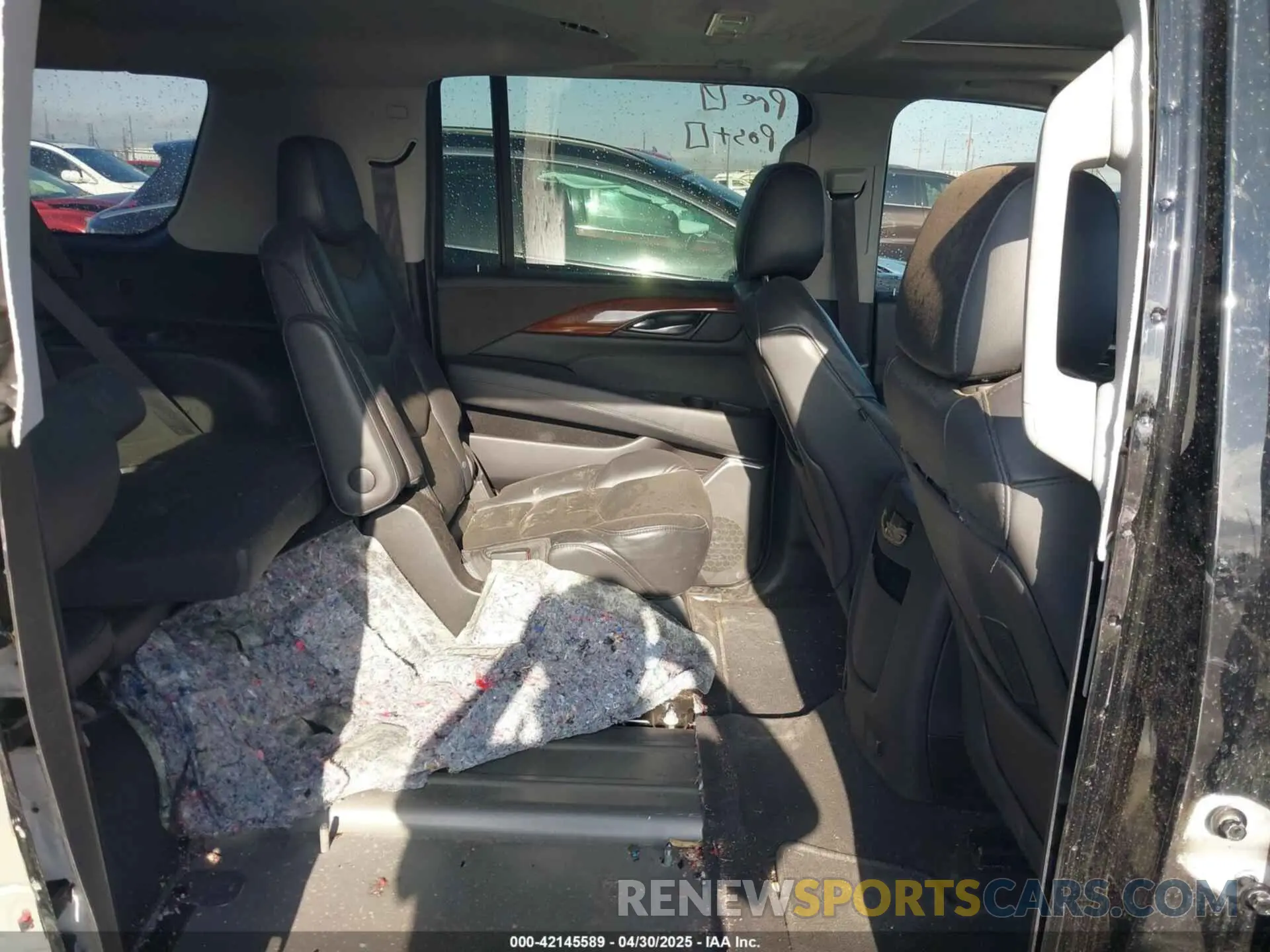8 fotografías del automóvil dañado 1GYS3HKJXLR138403 CADILLAC ESCALADE ESV 2020