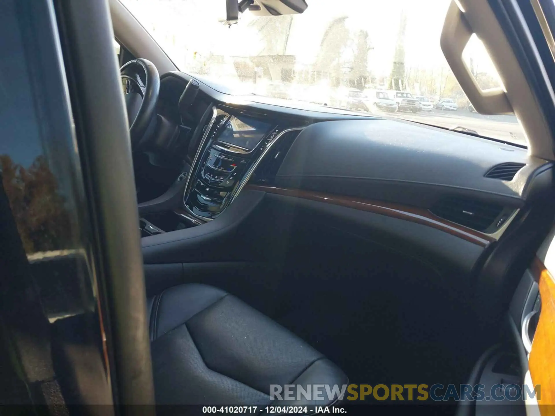 5 fotografías del automóvil dañado 1GYS4JKJ3LR218565 CADILLAC ESCALADE ESV 2020