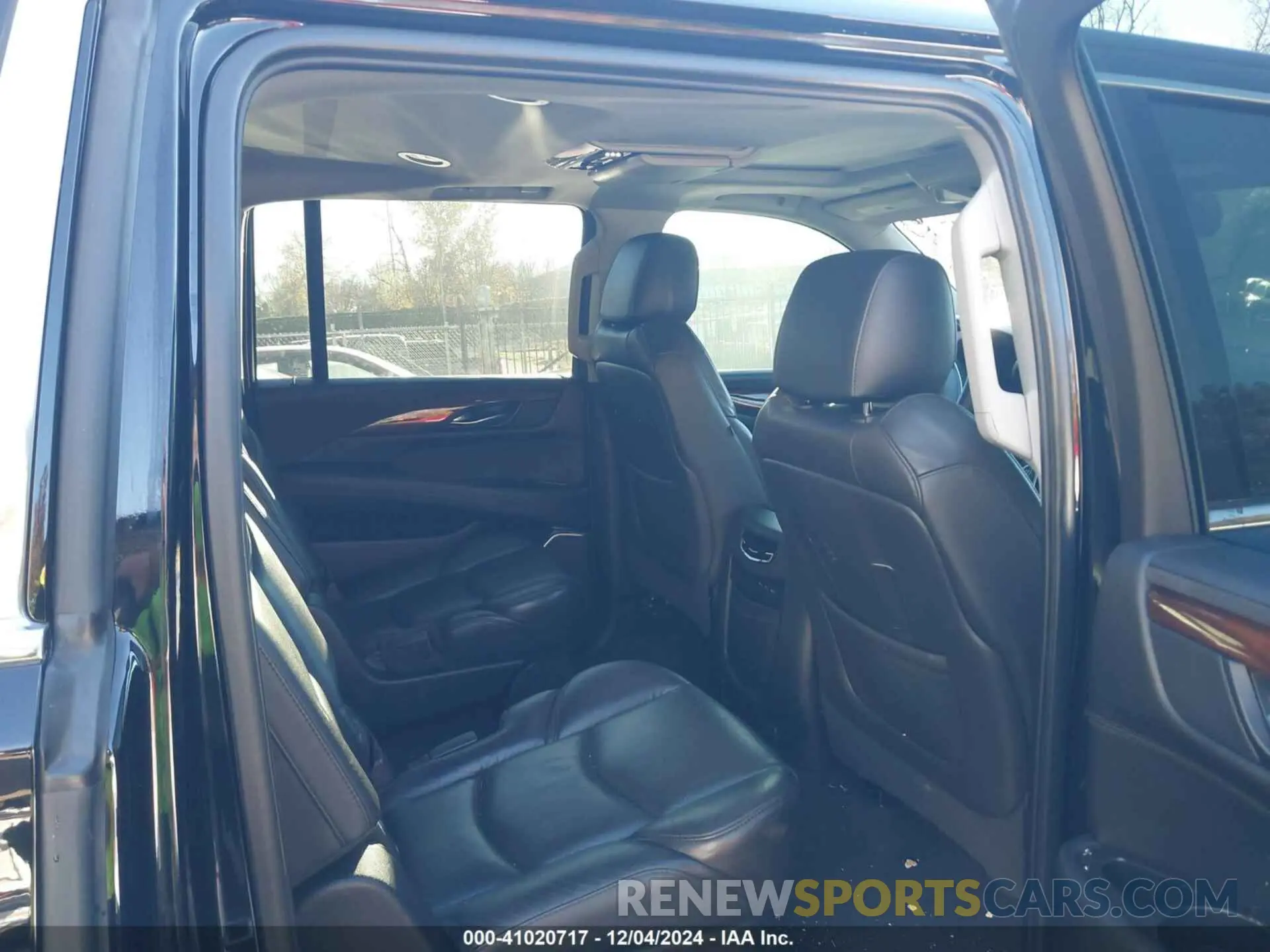 8 fotografías del automóvil dañado 1GYS4JKJ3LR218565 CADILLAC ESCALADE ESV 2020