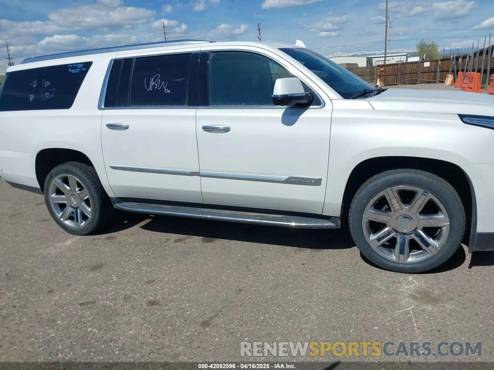 13 fotografías del automóvil dañado 1GYS4JKJ8LR277613 CADILLAC ESCALADE ESV 2020