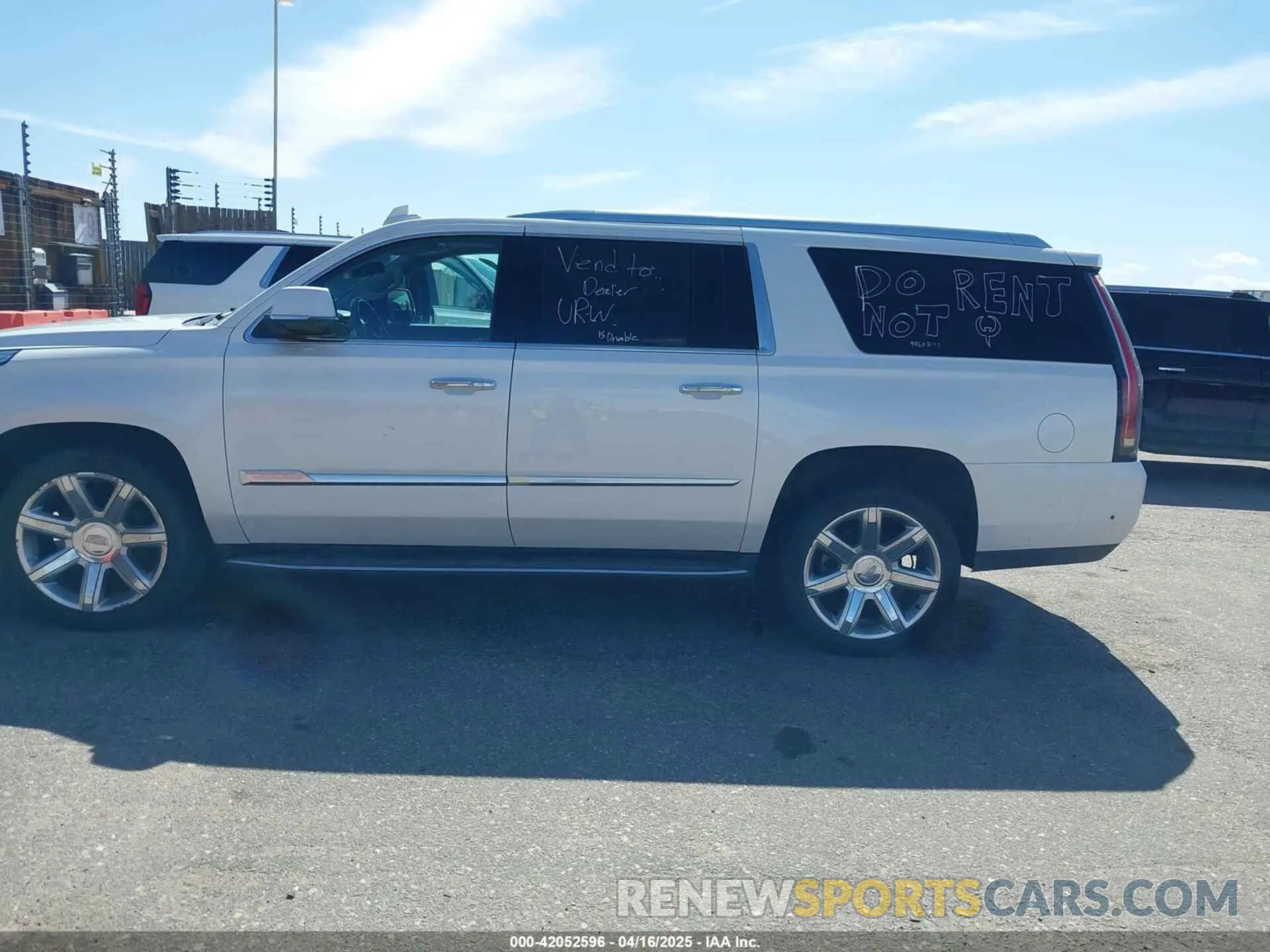 14 fotografías del automóvil dañado 1GYS4JKJ8LR277613 CADILLAC ESCALADE ESV 2020