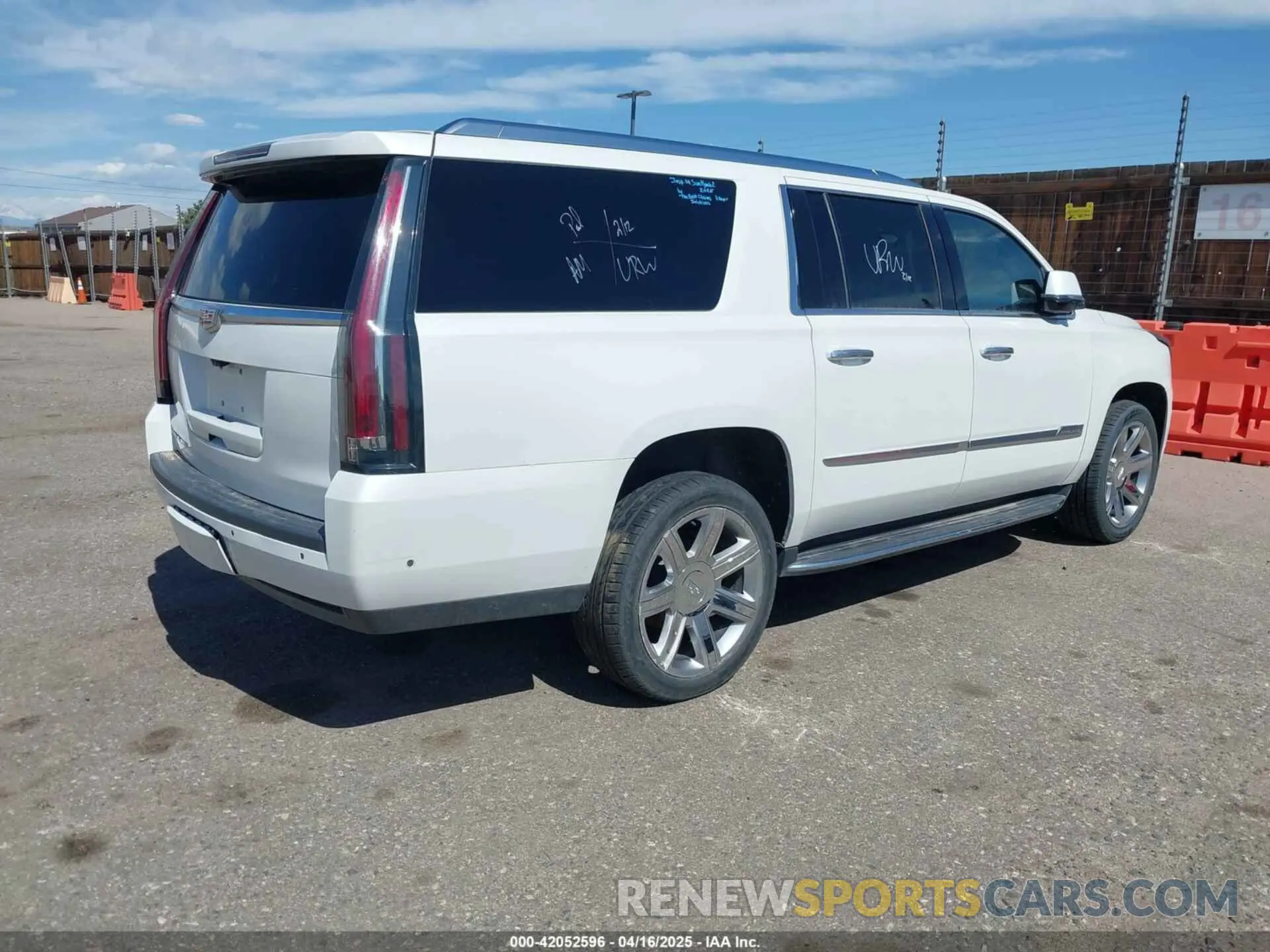 4 fotografías del automóvil dañado 1GYS4JKJ8LR277613 CADILLAC ESCALADE ESV 2020