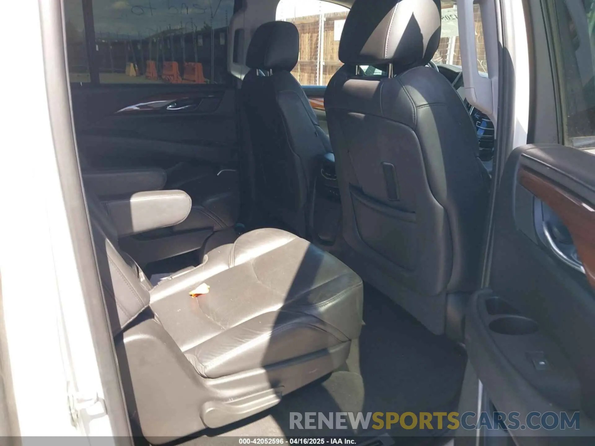 8 fotografías del automóvil dañado 1GYS4JKJ8LR277613 CADILLAC ESCALADE ESV 2020